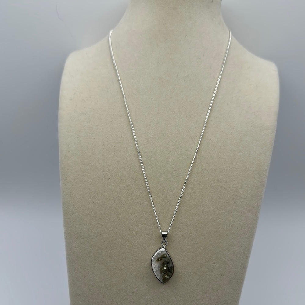 White and Green Orbicular Jasper Pendant Necklace - Picture 2 of 6